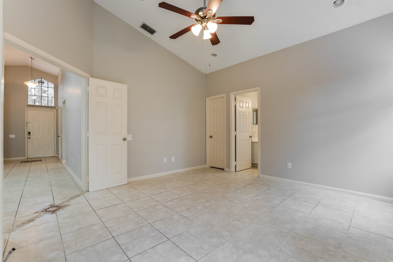 2,210/Mo, 129 N Weathersfield Ave Altamonte Springs, FL 32714 Main Bedroom View