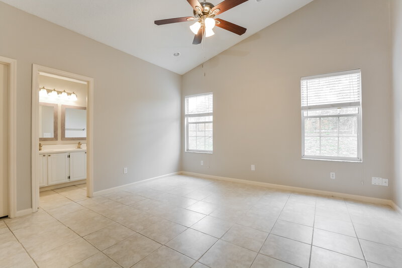 2,210/Mo, 129 N Weathersfield Ave Altamonte Springs, FL 32714 Main Bedroom View 2