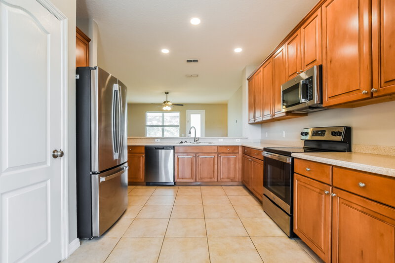 2,080/Mo, 3020 Stonington Run Kissimmee, FL 34746 Kitchen View