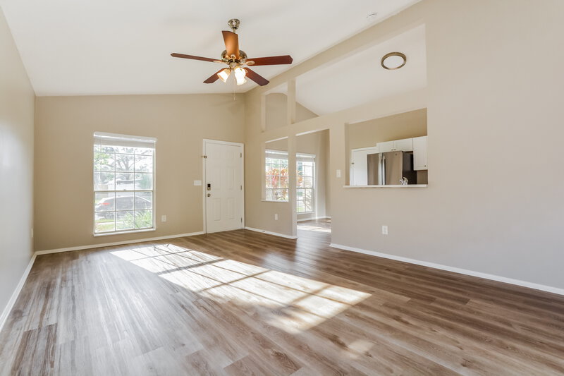 2,175/Mo, 13814 Countryplace Dr Orlando, FL 32826 Living Room View 2