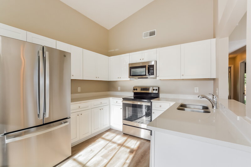 2,175/Mo, 13814 Countryplace Dr Orlando, FL 32826 Kitchen View