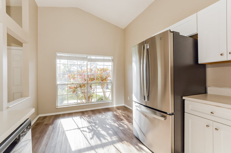 2,175/Mo, 13814 Countryplace Dr Orlando, FL 32826 Kitchen View 2
