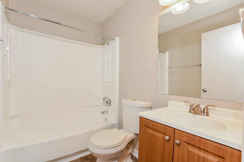 2,175/Mo, 13814 Countryplace Dr Orlando, FL 32826 Bathroom View