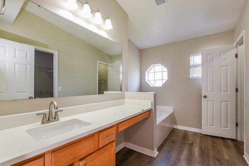 2,340/Mo, 189 Cedar Ridge Ln Sanford, FL 32771 Main Bathroom View