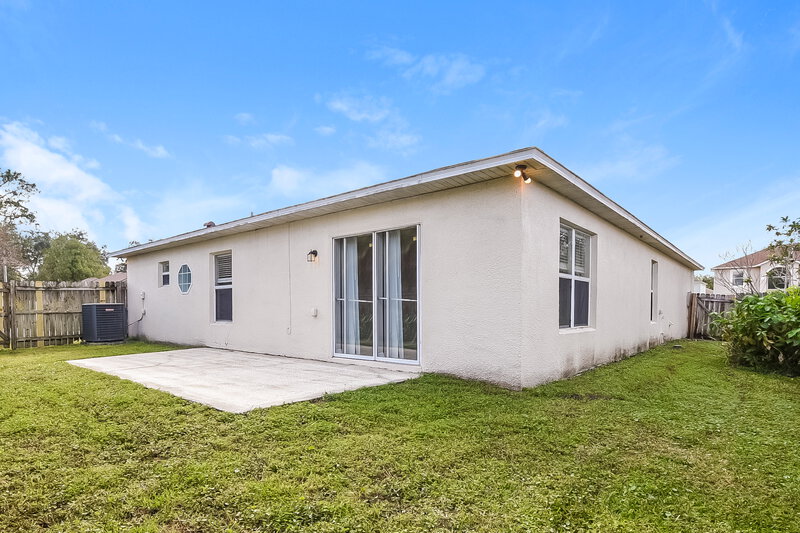 2,340/Mo, 189 Cedar Ridge Ln Sanford, FL 32771 Rear View