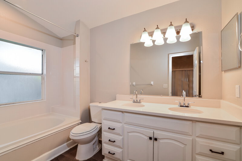 2,205/Mo, 935 Brightview Dr Lake Mary, FL 32746 Main Bathroom View