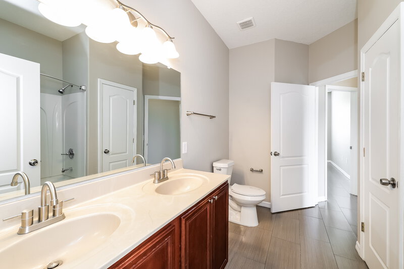 2,455/Mo, 2053 Bearing Ln Kissimmee, FL 34744 Bathroom View