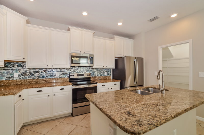 3,320/Mo, 6817 Sundrop St Harmony, FL 34773 Kitchen View 2