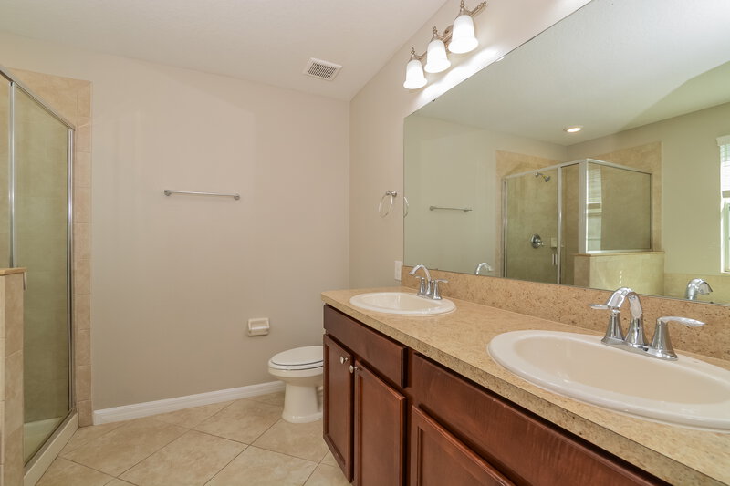 3,320/Mo, 6817 Sundrop St Harmony, FL 34773 Main Bathroom View