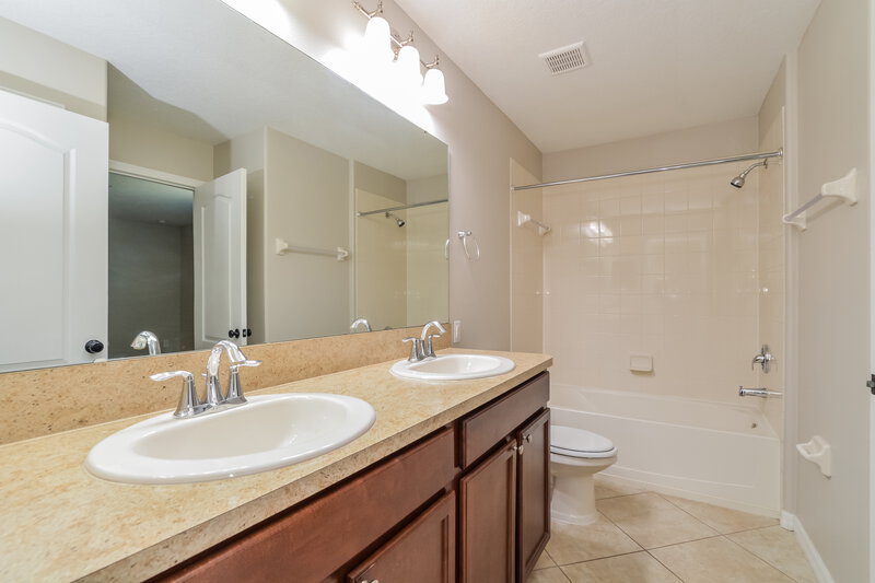 3,320/Mo, 6817 Sundrop St Harmony, FL 34773 Bathroom View