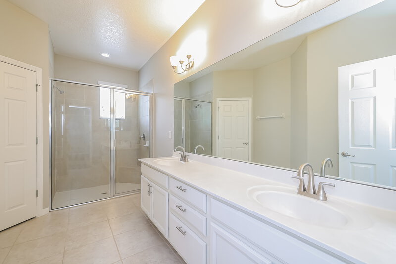 2,545/Mo, 1392 Merion Dr Mount Dora, FL 32757 Main Bathroom View