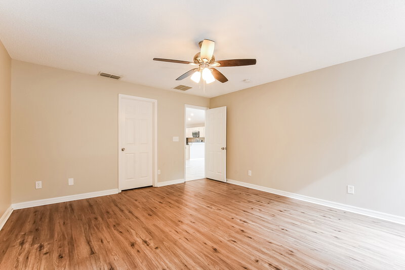 2,080/Mo, 4132 Waltham Forest Dr Tavares, FL 32778 Main Bedroom View 2