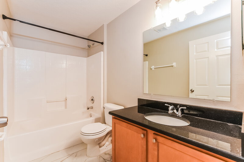 2,080/Mo, 4132 Waltham Forest Dr Tavares, FL 32778 Bathroom View