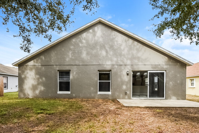 2,080/Mo, 4132 Waltham Forest Dr Tavares, FL 32778 Rear View
