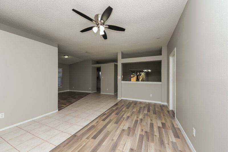 2,300/Mo, 11183 Galvin Dr Orlando, FL 32837 Living Room View 2