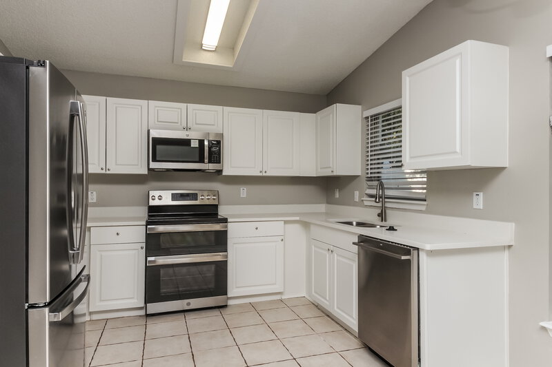 2,300/Mo, 11183 Galvin Dr Orlando, FL 32837 Kitchen View