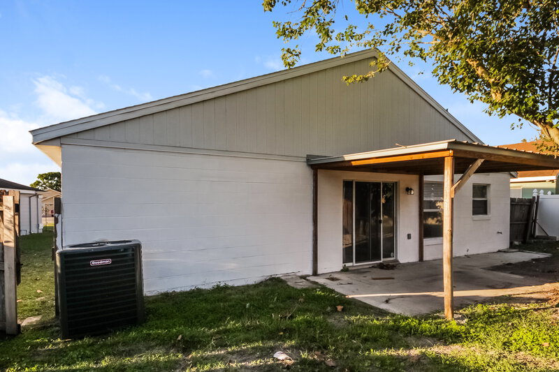 2,300/Mo, 11183 Galvin Dr Orlando, FL 32837 Rear View