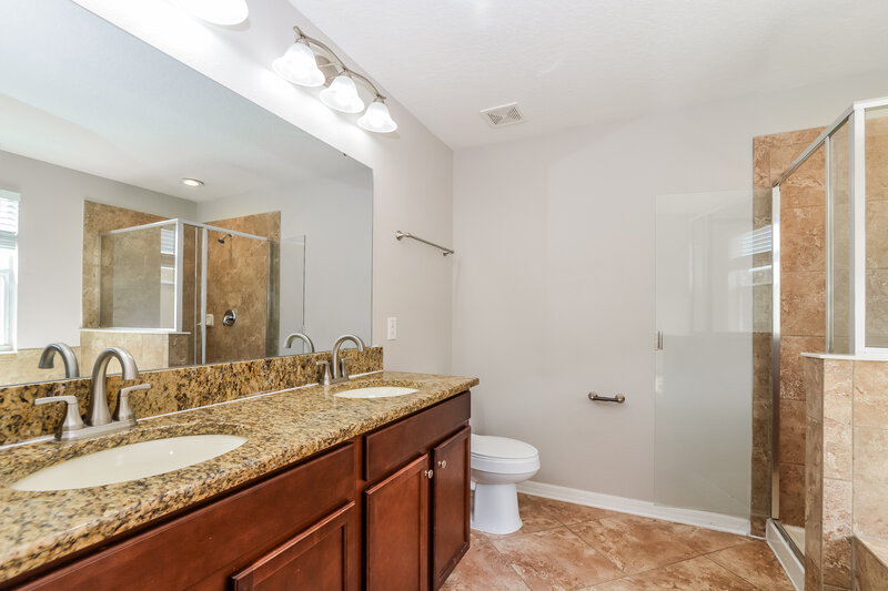 2,040/Mo, 6842 Little Blue Ln Harmony, FL 34773 Main Bathroom View