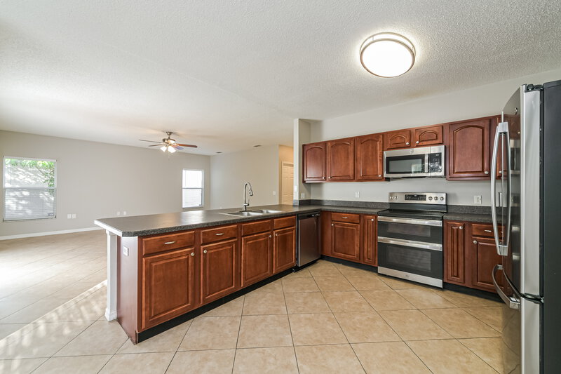 2,095/Mo, 304 Michigan Ln Kissimmee, FL 34759 Kitchen View 2