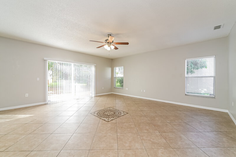2,095/Mo, 304 Michigan Ln Kissimmee, FL 34759 Family Room View