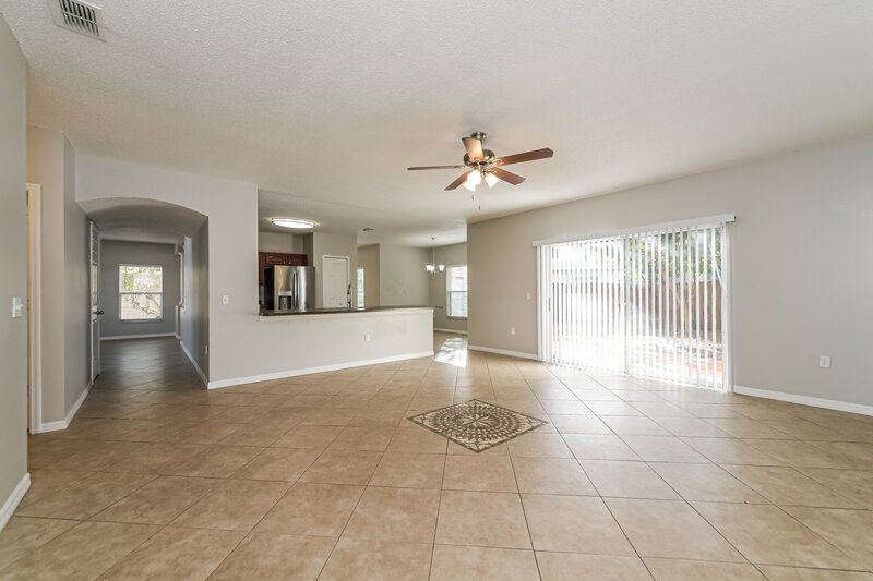 2,095/Mo, 304 Michigan Ln Kissimmee, FL 34759 Family Room View 2