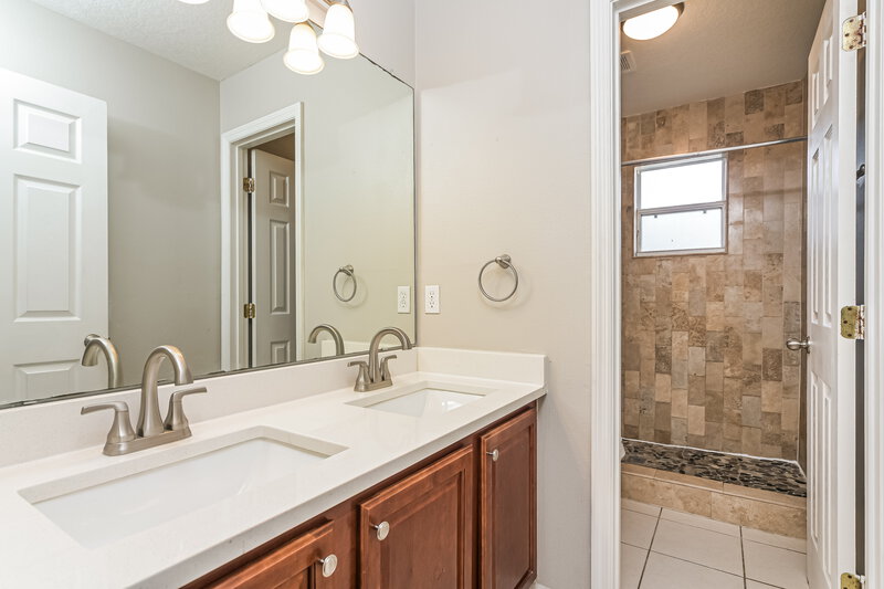 2,095/Mo, 304 Michigan Ln Kissimmee, FL 34759 Bathroom View