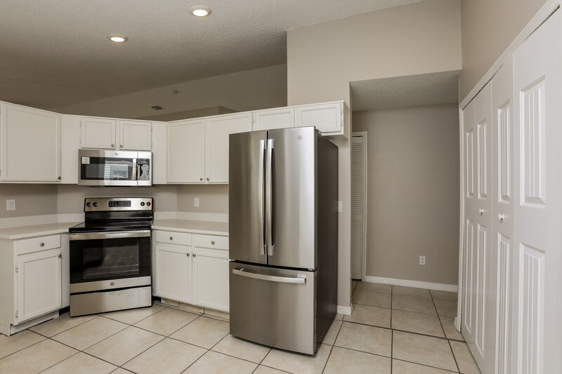 2,230/Mo, 3235 Brewster Dr Kissimmee, FL 34743 Kitchen View 2