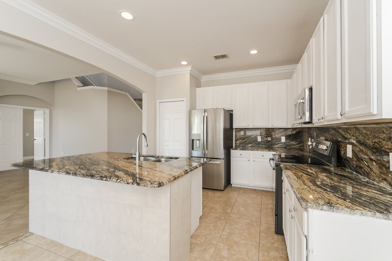 2,405/Mo, 4350 Fox Glen Loop Kissimmee, FL 34746 Kitchen View 2