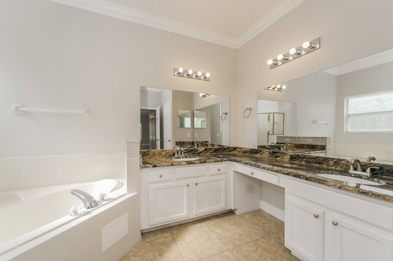 2,405/Mo, 4350 Fox Glen Loop Kissimmee, FL 34746 Main Bathroom View