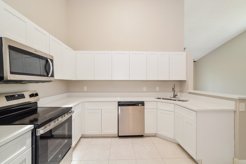 1,960/Mo, 68 Lakepointe Cir Kissimmee, FL 34743 Kitchen View