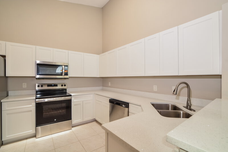1,960/Mo, 68 Lakepointe Cir Kissimmee, FL 34743 Kitchen View 2