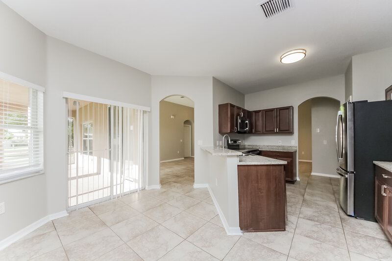 2,490/Mo, 4204 Lugano Ct Kissimmee, FL 34746 Kitchen View 3