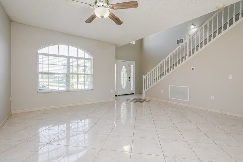 2,610/Mo, 4560 Ficus Tree Rd Kissimmee, FL 34758 Living Room View 2