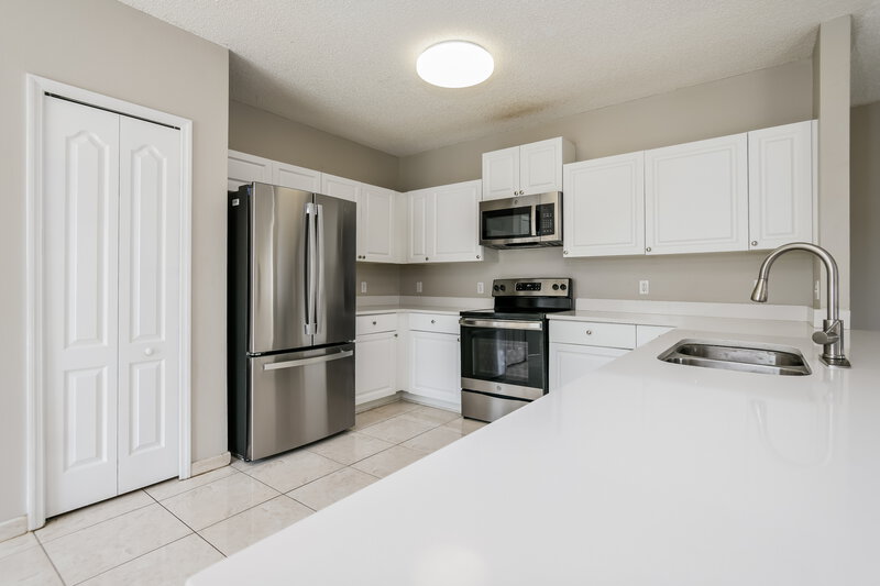 2,610/Mo, 4560 Ficus Tree Rd Kissimmee, FL 34758 Kitchen View 2