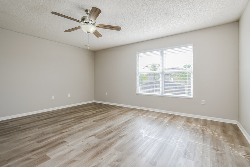 2,610/Mo, 4560 Ficus Tree Rd Kissimmee, FL 34758 Main Bedroom View 2