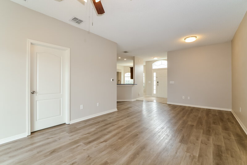 2,345/Mo, 4876 Waterside Pointe Cir Orlando, FL 32829 Living Room View 2