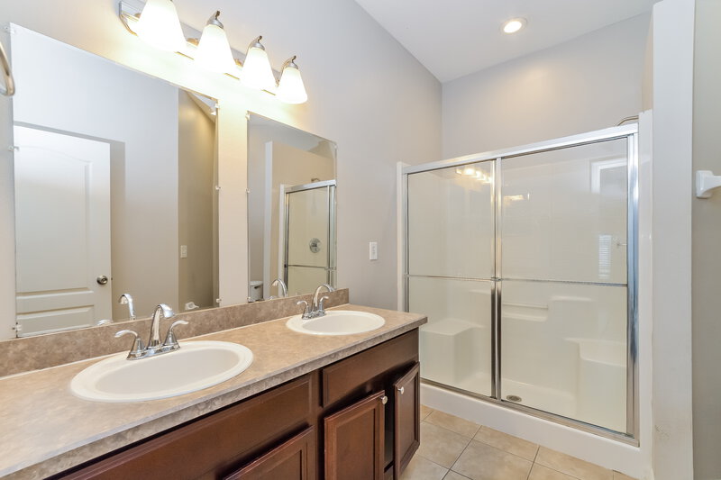 2,345/Mo, 4876 Waterside Pointe Cir Orlando, FL 32829 Main Bathroom View