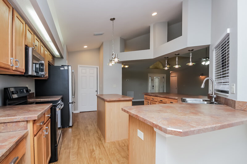 2,095/Mo, 4480 Abaco Dr Tavares, FL 32778 Kitchen View 2