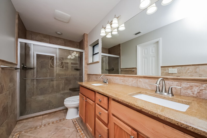 2,095/Mo, 4480 Abaco Dr Tavares, FL 32778 Main Bathroom View