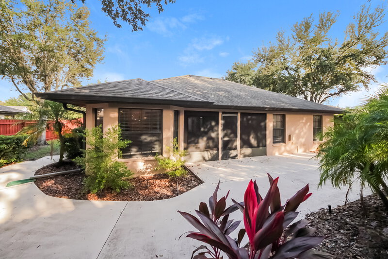 2,095/Mo, 4480 Abaco Dr Tavares, FL 32778 Rear View 2