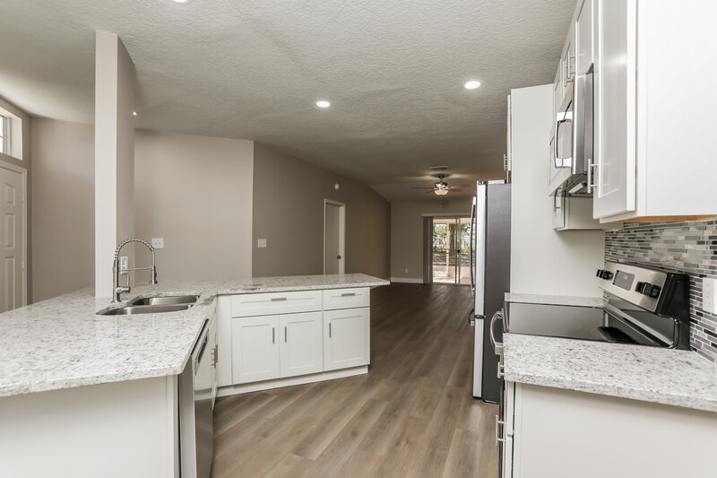 2,415/Mo, 7952 Soft Pine Cir Orlando, FL 32825 Kitchen View