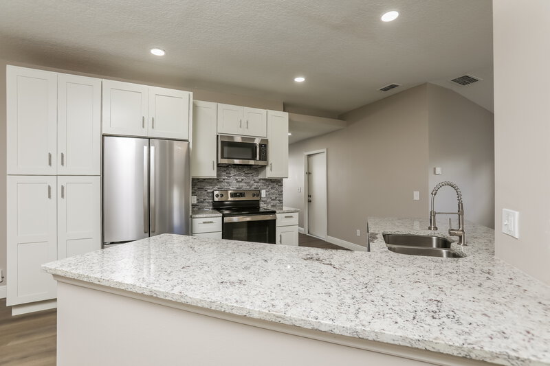 2,415/Mo, 7952 Soft Pine Cir Orlando, FL 32825 Kitchen View 2