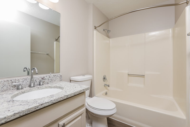 2,415/Mo, 7952 Soft Pine Cir Orlando, FL 32825 Main Bathroom View