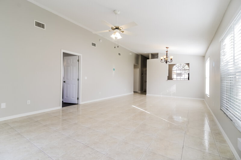 1,960/Mo, 470 Daniels Pointe Dr Winter Garden, FL 34787 Living Room View
