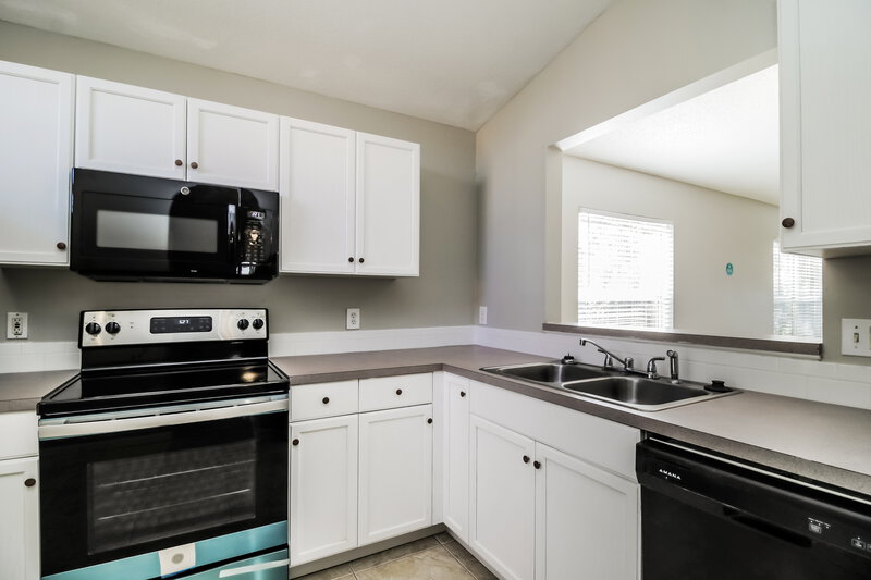 1,960/Mo, 470 Daniels Pointe Dr Winter Garden, FL 34787 Kitchen View