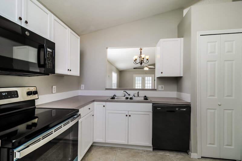 1,960/Mo, 470 Daniels Pointe Dr Winter Garden, FL 34787 Kitchen View 2