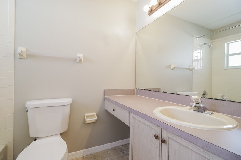 1,960/Mo, 470 Daniels Pointe Dr Winter Garden, FL 34787 Main Bathroom View