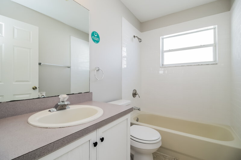1,960/Mo, 470 Daniels Pointe Dr Winter Garden, FL 34787 Bathroom View