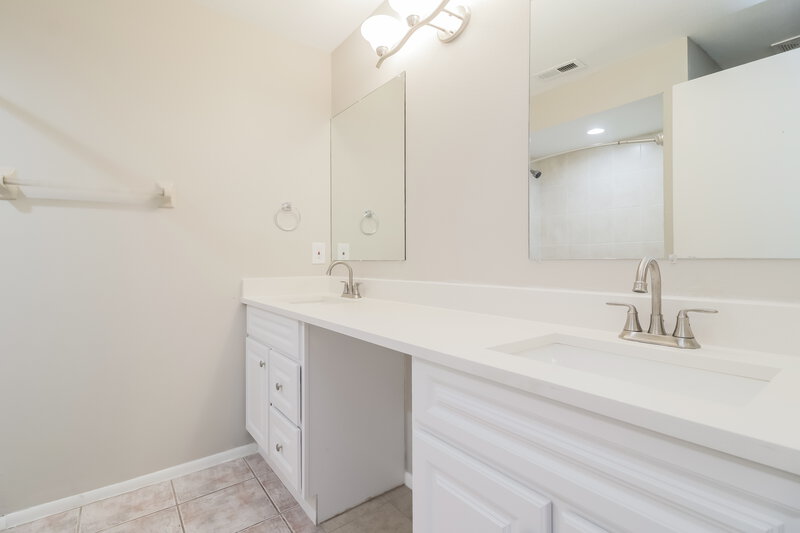 2,780/Mo, 1005 Brielle Ave Oviedo, FL 32765 Main Bathroom View