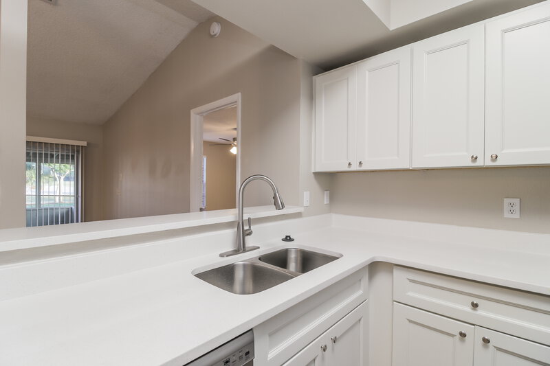 3,100/Mo, 4453 Tomlinson Cir Orlando, FL 32829 Kitchen View